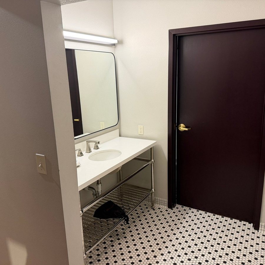 Hotel Maxwell Anderson — Bathroom