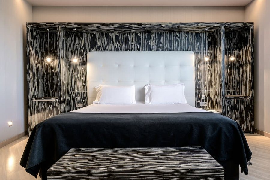 Hotel Maydrit Airport — Guest room