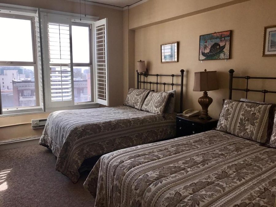 Hotel Mayflower — Guest room
