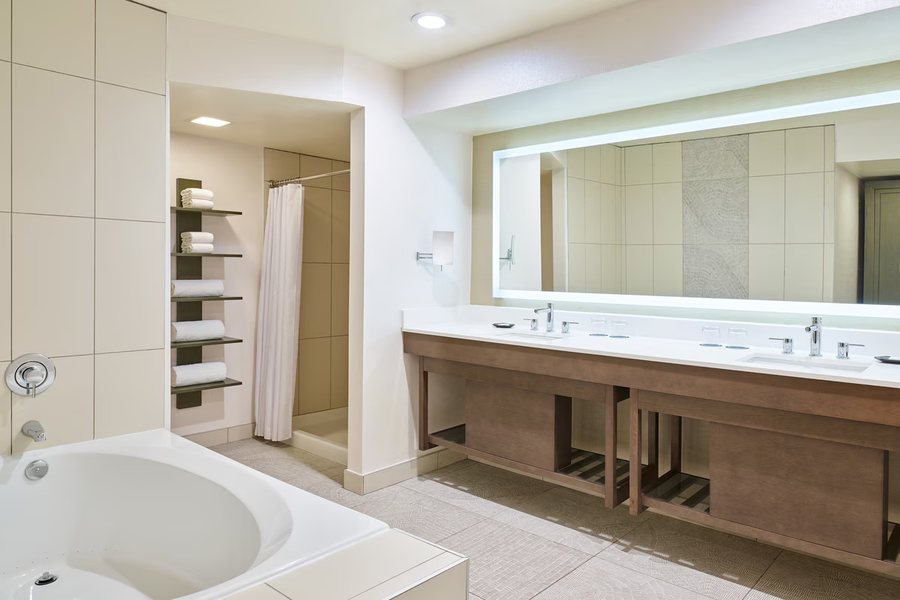Hotel Mccoy Tucson — Bathroom