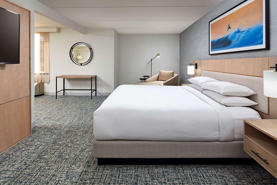 Hotel MdR Marina del Rey a DoubleTree by Hilton Los Angeles California — Guest room