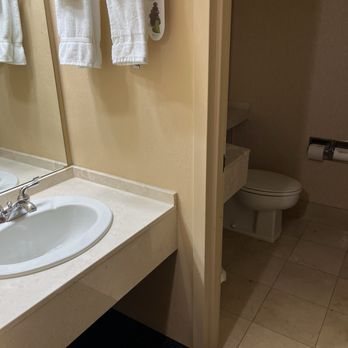 Hotel Mead Resorts Conventions Center — Bathroom