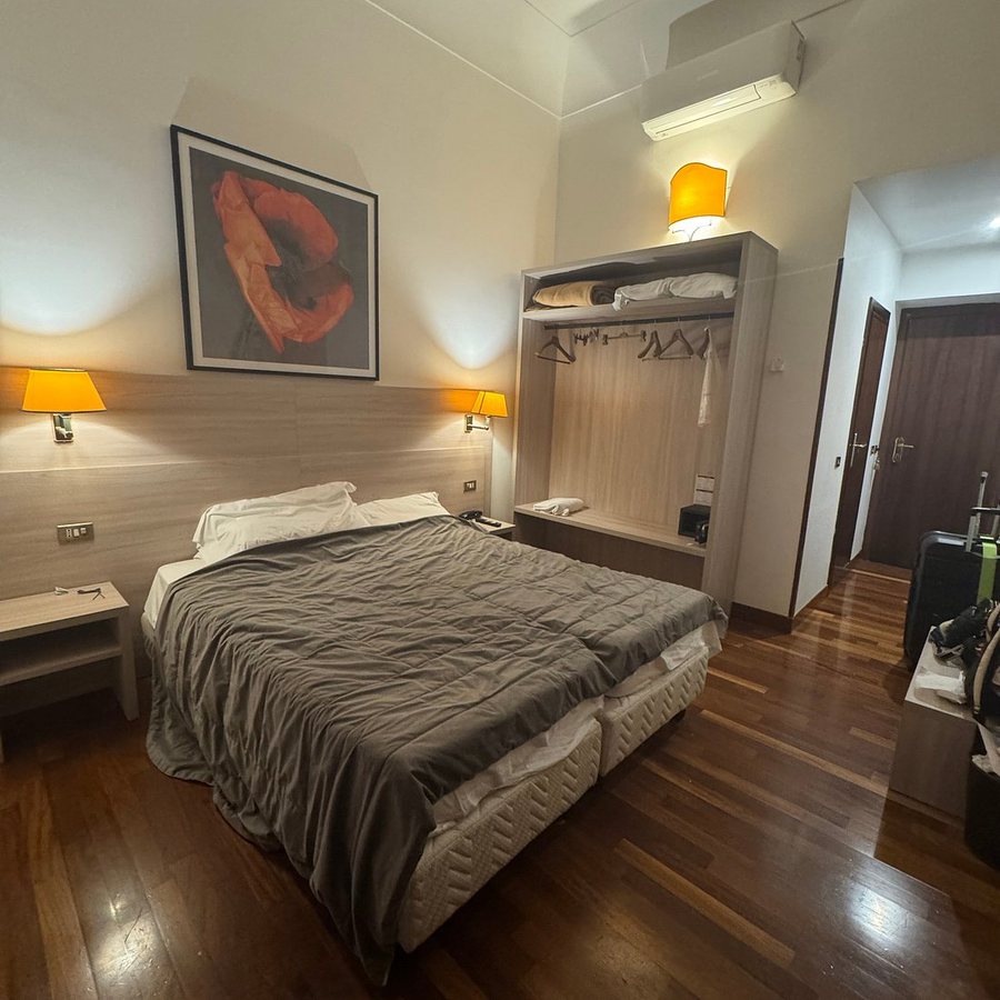 Hotel Medici — Guest room