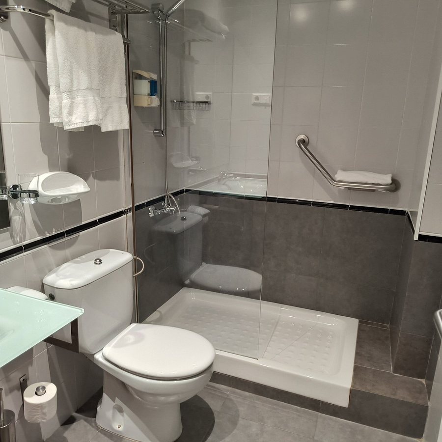 Hotel Medicis Barcelona Catalonia — Bathroom