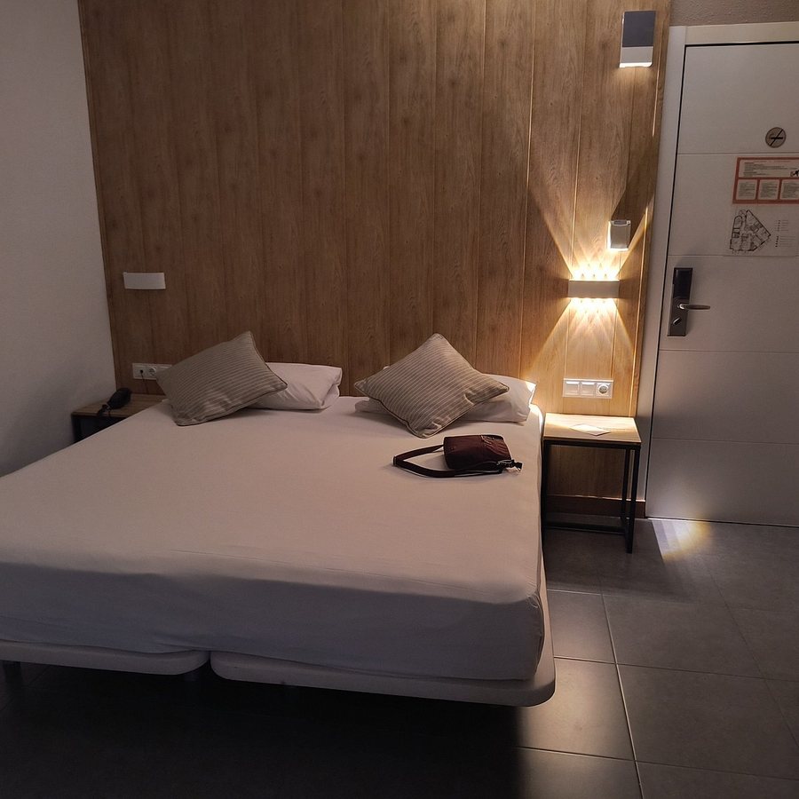 Hotel Medicis Barcelona Catalonia — Guest room