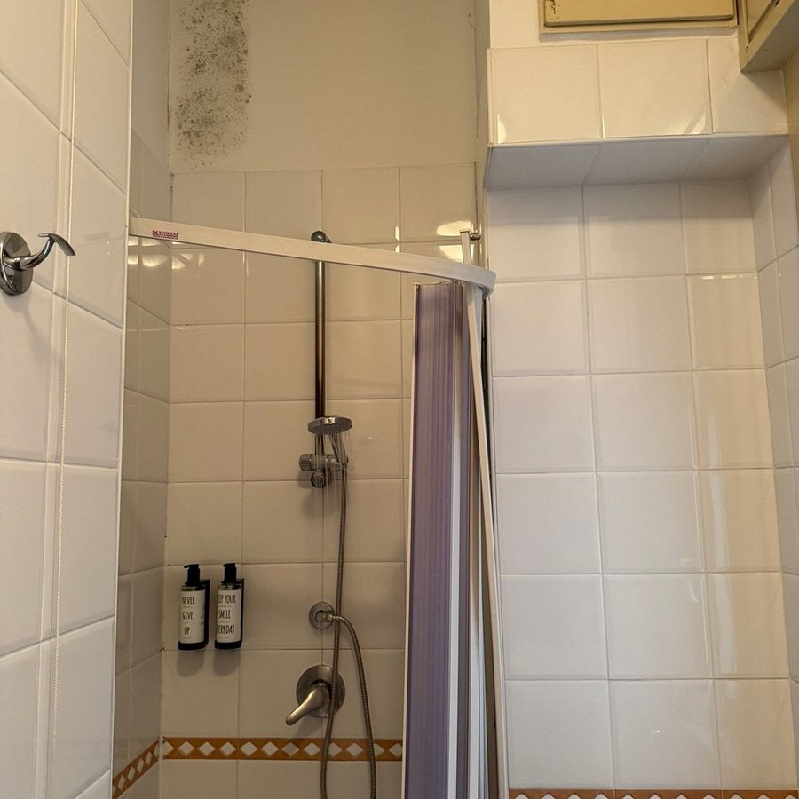 Hotel Mediterraneo — Bathroom