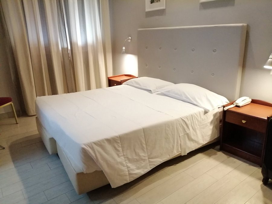 Hotel Mediterraneo — Guest room