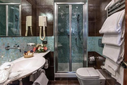 Hotel Memphis — Bathroom