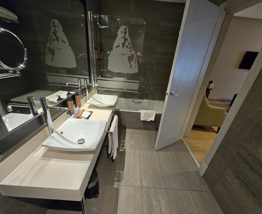 Hotel Meninas Boutique Hotel — Bathroom