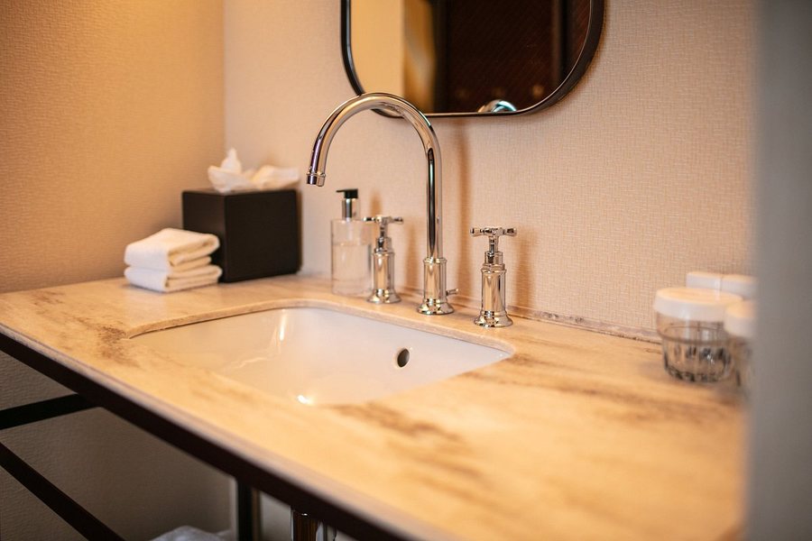 Hotel Mercier — Bathroom