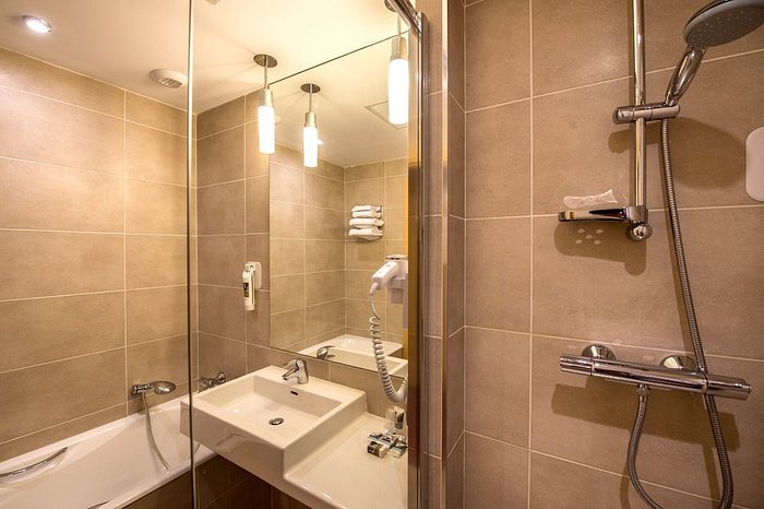 Hotel Mercure Libourne Saint Emilion — Bathroom