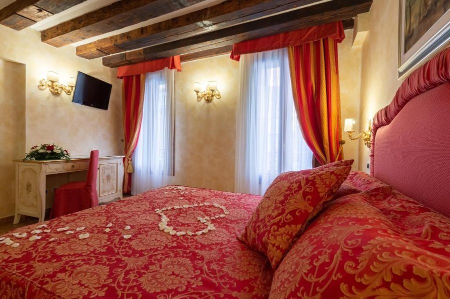 Hotel mercurio — Guest room