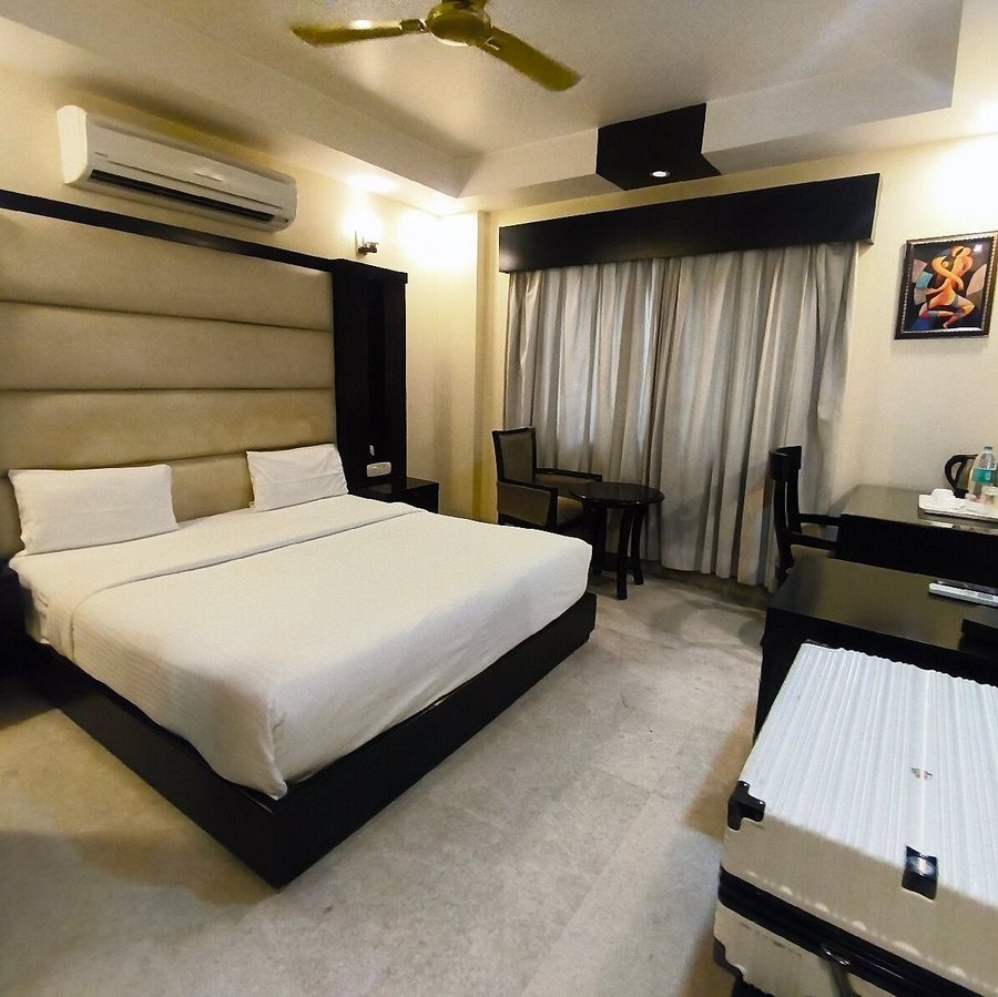 Hotel Meridian Plaza — Guest room