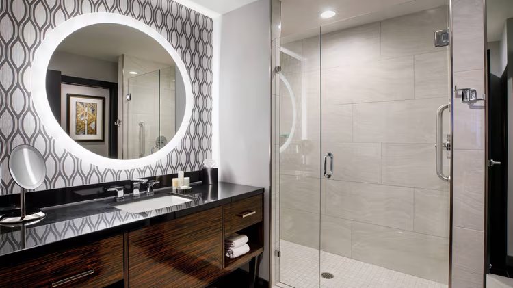 Hotel Metro Autograph Collection — Bathroom