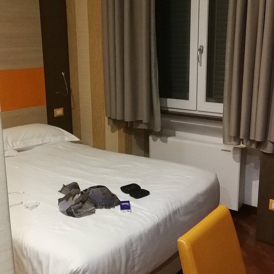 Hotel Metro — Guest room