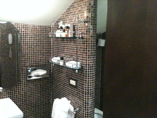 Hotel Metropole — Bathroom