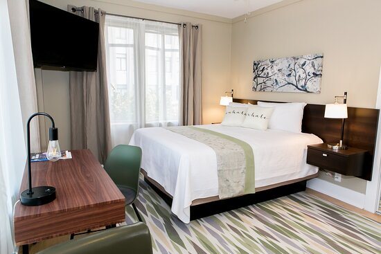Hotel Metropolitan — Guest room