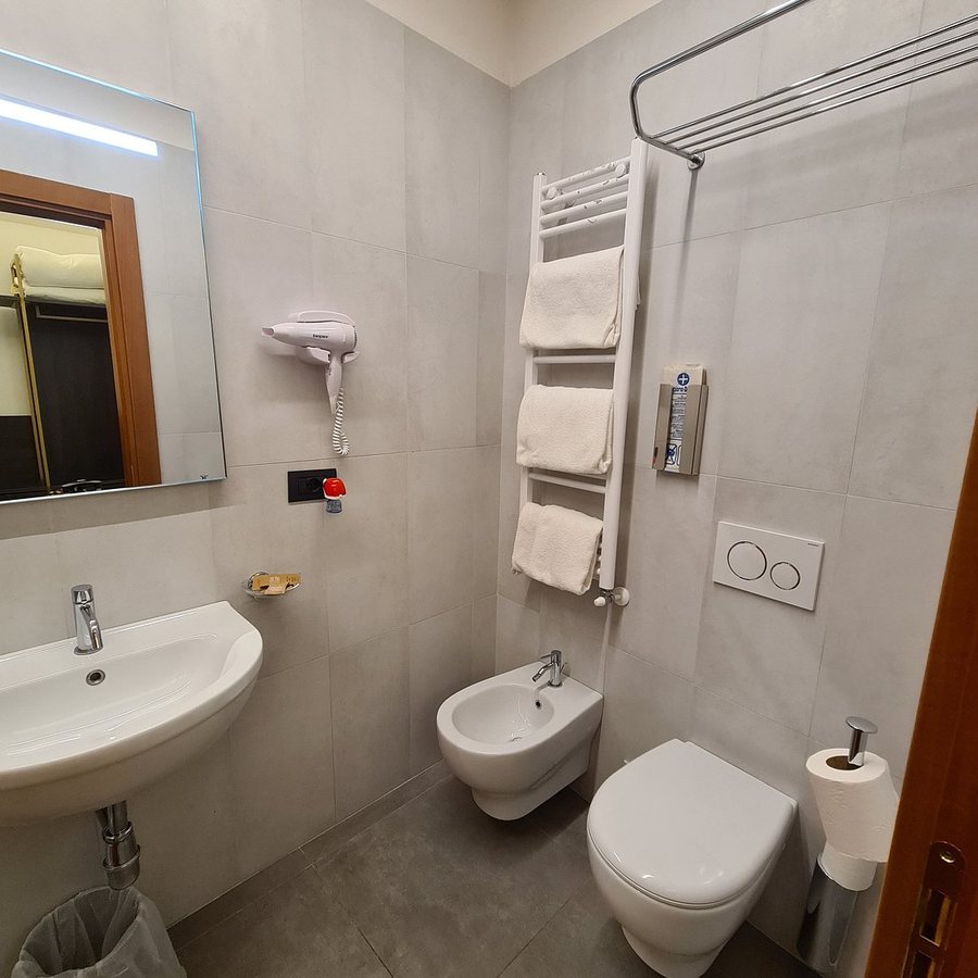 Hotel Mia Cara Spa — Bathroom