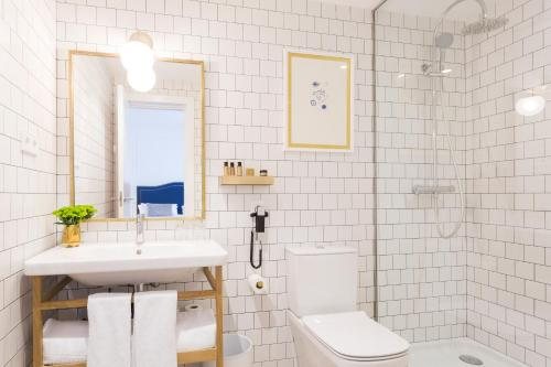 Hotel Midmost Barcelona Catalonia — Bathroom