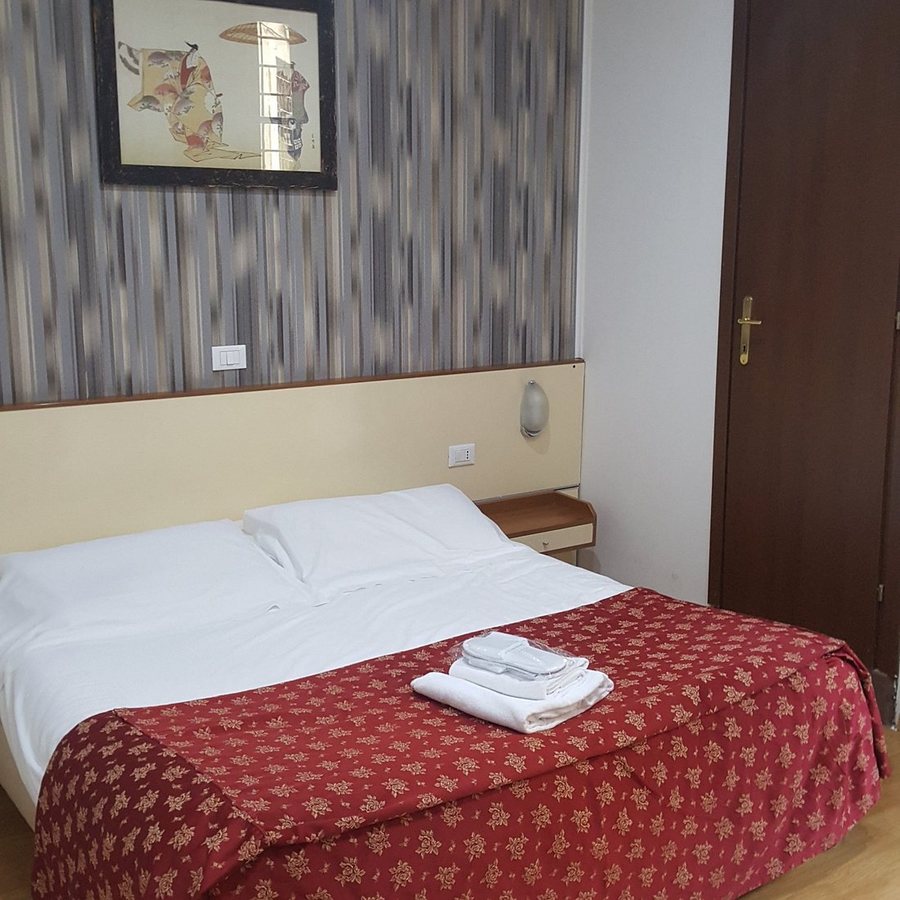 Hotel Mimosa — Guest room