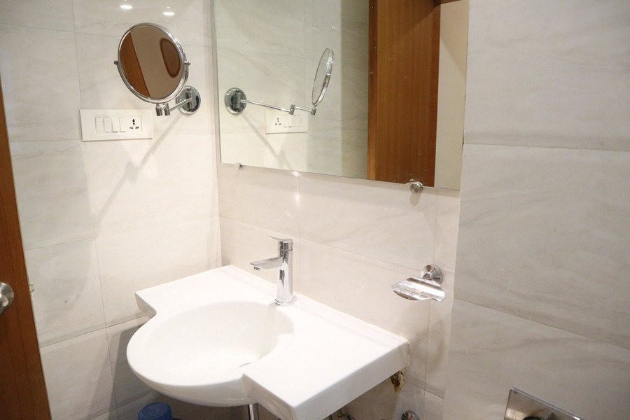 Hotel Mina International — Bathroom