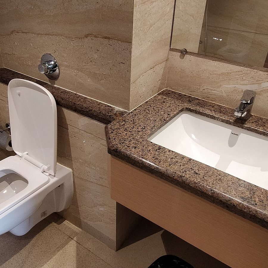 Hotel Miramar Singapore — Bathroom