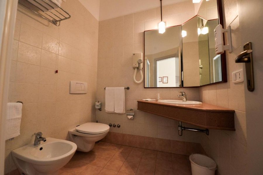 Hotel Miramonti — Bathroom