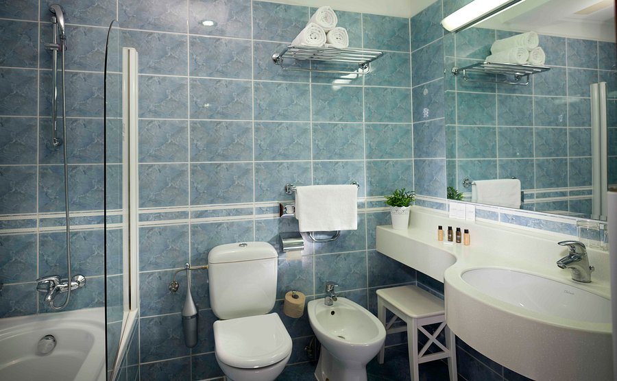 Hotel Mirna LifeClass Hotels Spa — Bathroom