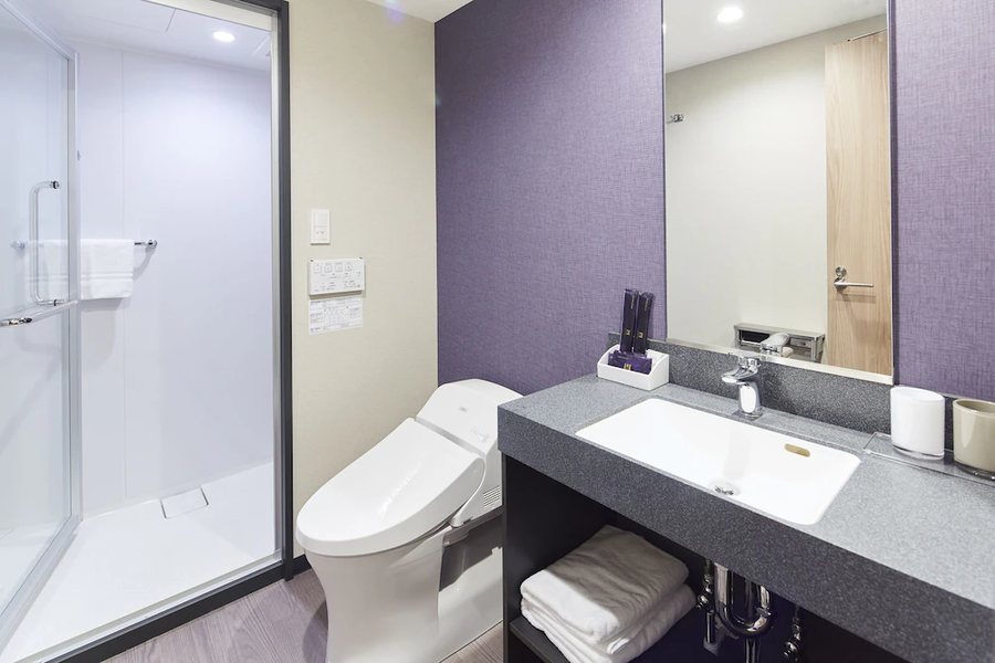 Hotel Monday Kyoto Marutamachi — Bathroom
