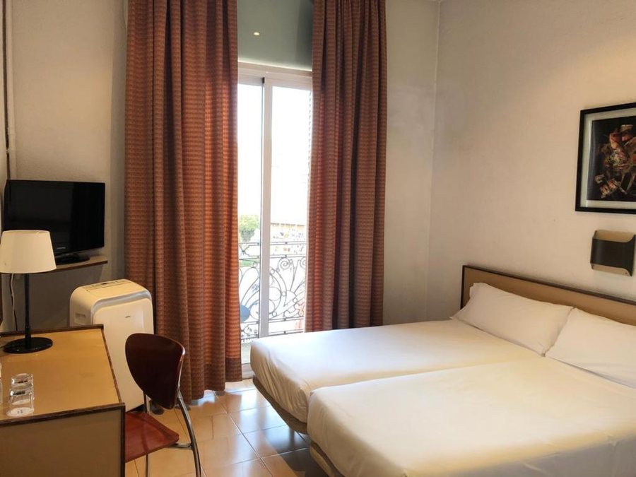 Hotel Monegal — Guest room