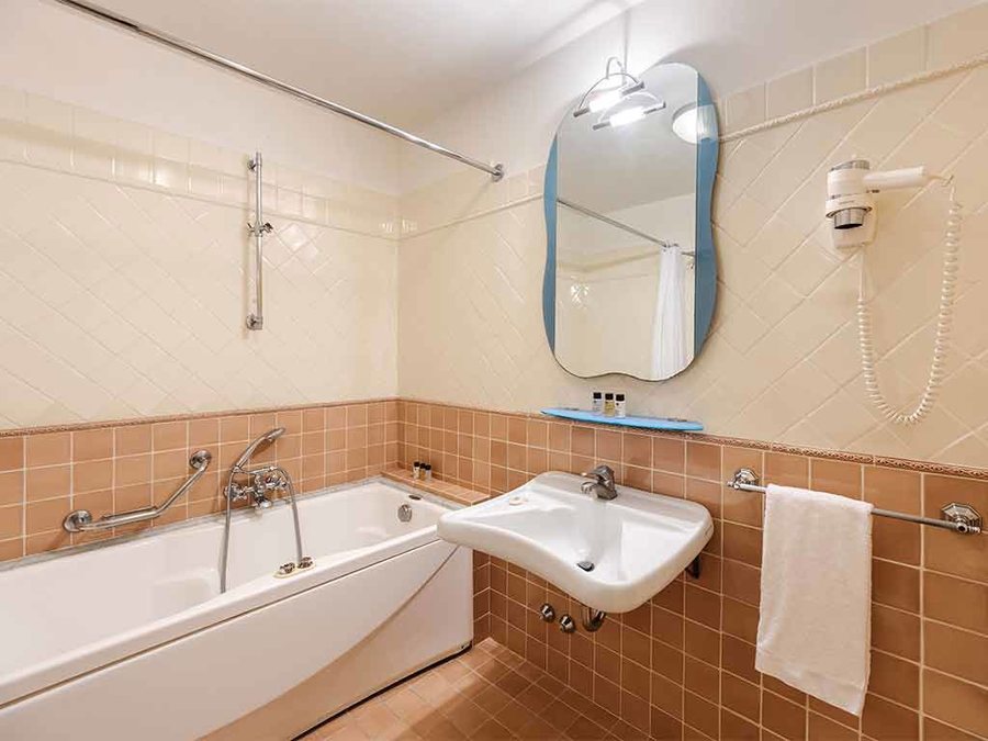 Hotel Monna Lisa — Bathroom