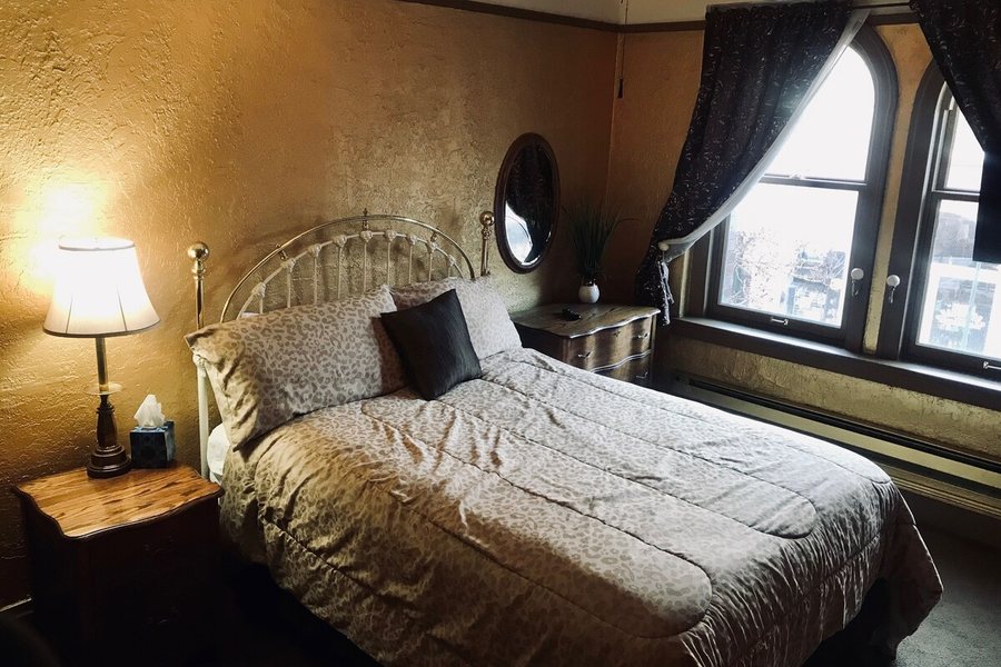 Hotel Monte Vista — Guest room