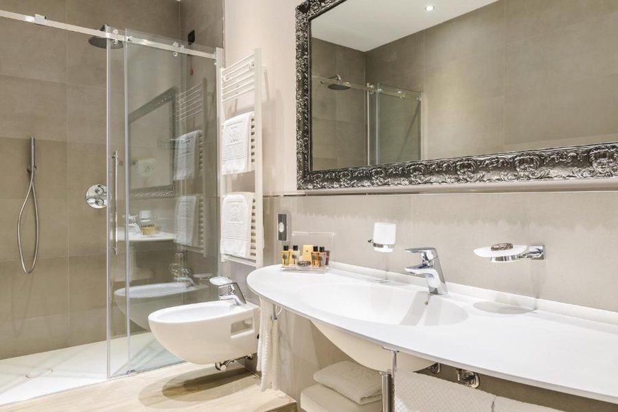 Hotel Montecarlo — Bathroom