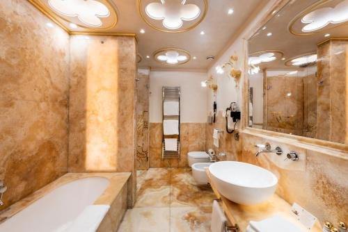 Hotel Montecarlo — Bathroom
