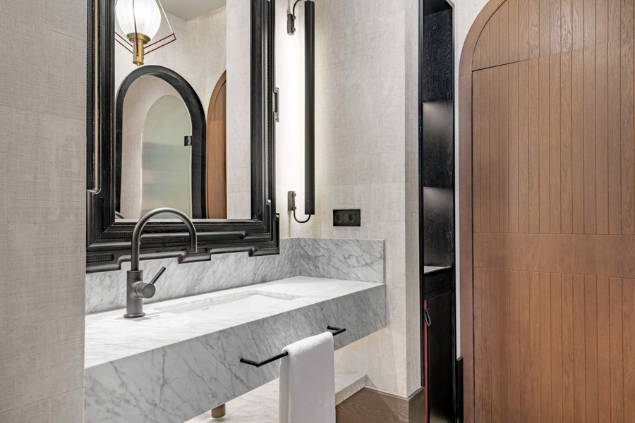 Hotel Montera Madrid Curio Collection by Hilton — Bathroom