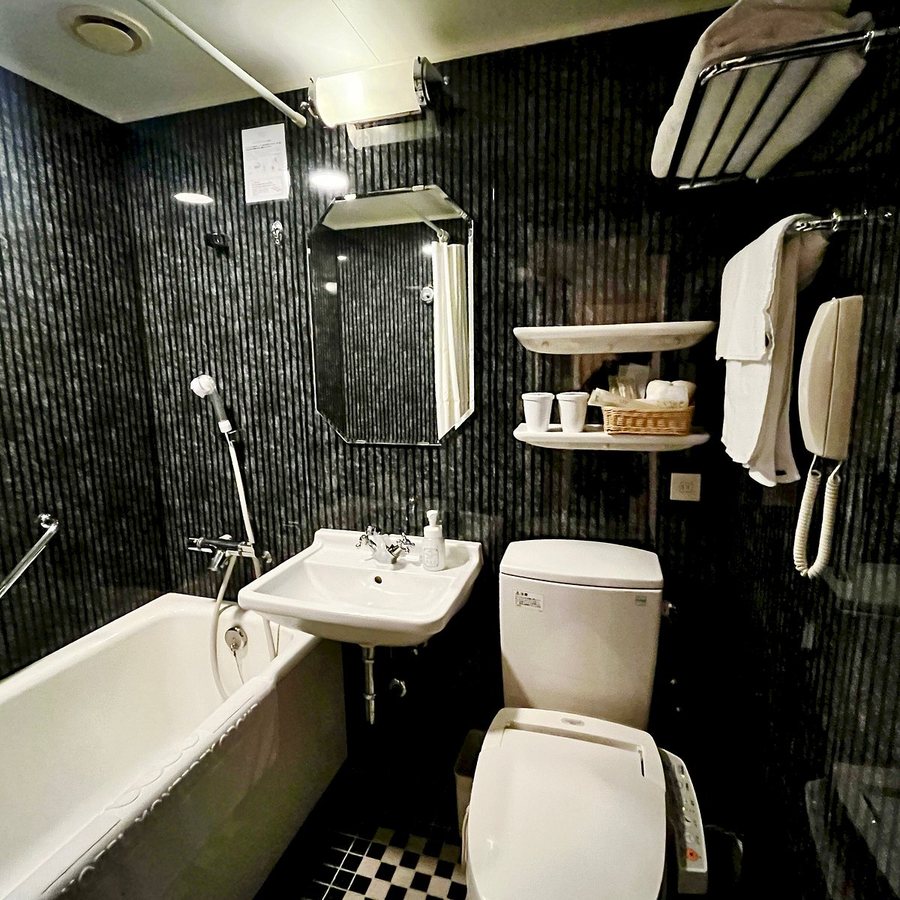 Hotel Monterey Hanzomon — Bathroom
