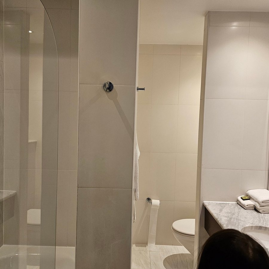 Hotel Montfleuri — Bathroom