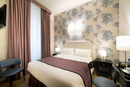 Hotel Montreal — Guest room
