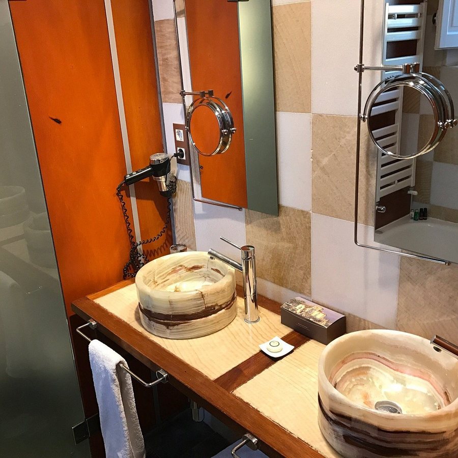 Hotel Monument Mas Passamaner — Bathroom