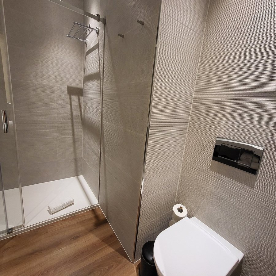 Hotel Moon Sun Lisboa — Bathroom