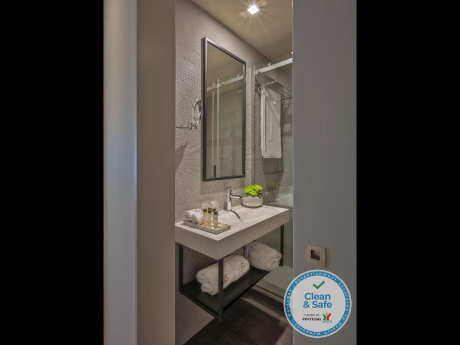 Hotel Moon Sun Porto — Bathroom