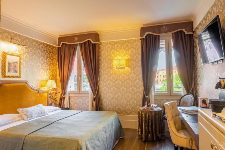Hotel Moresco — Guest room