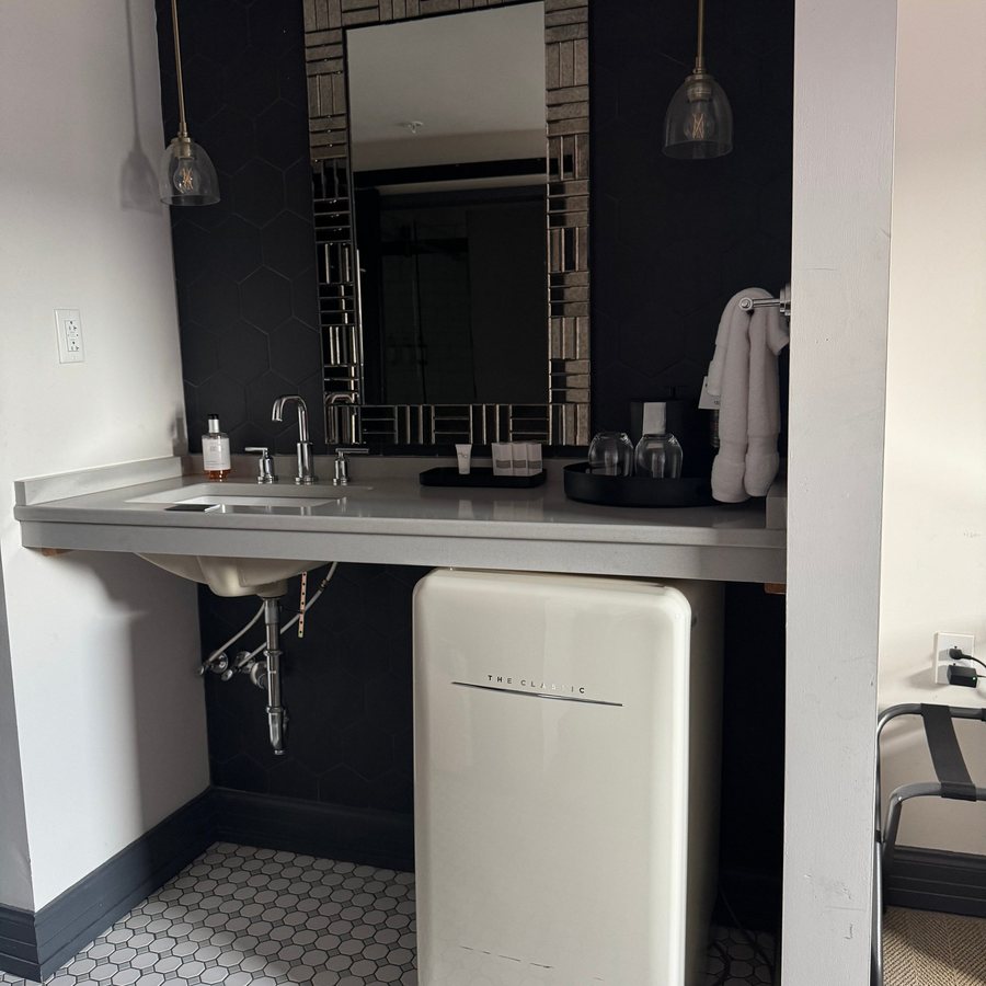 Hotel Morgan — Bathroom