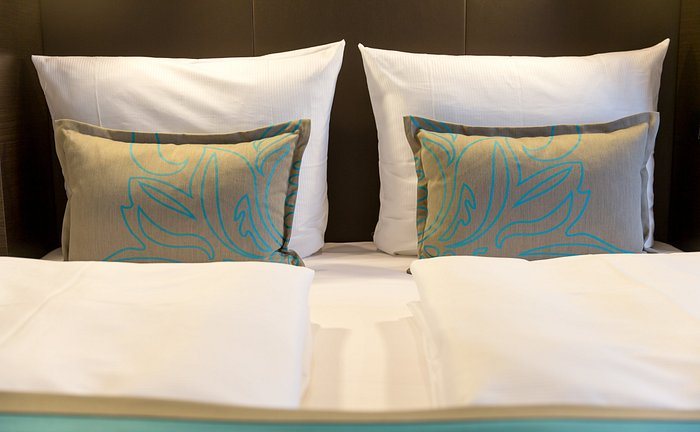 Hotel Motel One Berlin Hackescher Markt — Guest room