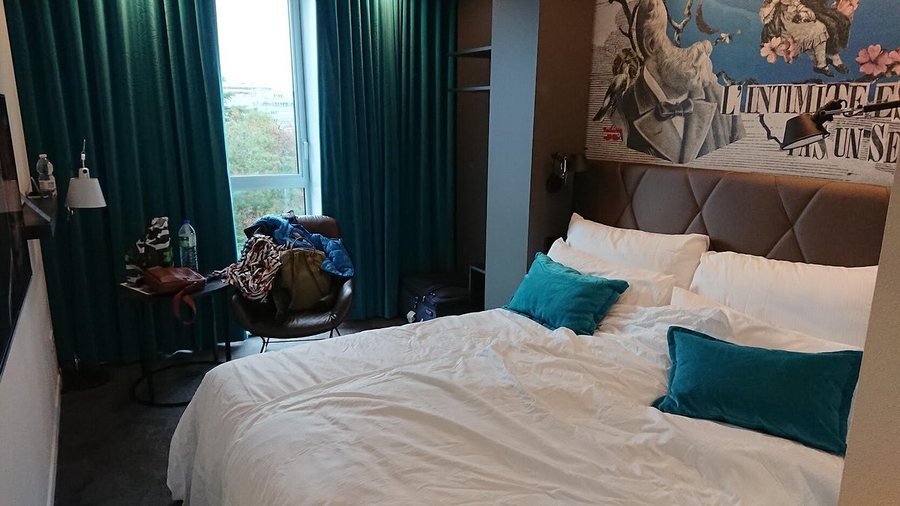 Hotel Motel One Paris Porte Doree — Guest room