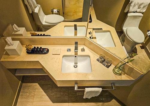 Hotel Movich Buro 26 Bogota — Bathroom
