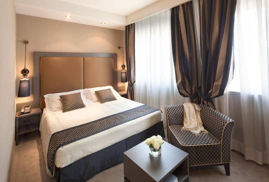 Hotel Mozart — Guest room