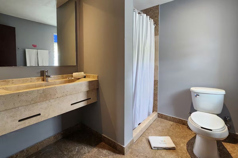 Hotel MX Forum Buenavista — Bathroom