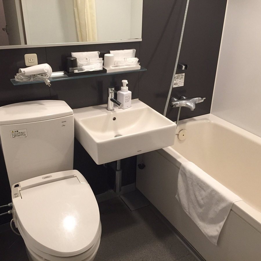 Hotel Mystays Haneda — Bathroom