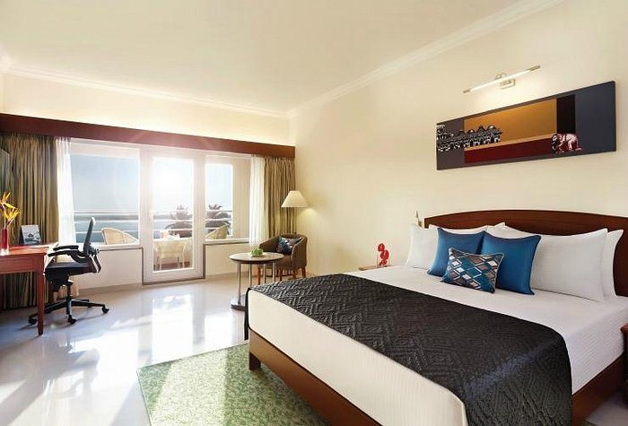 Hotel Naveen Lakeside — Guest room